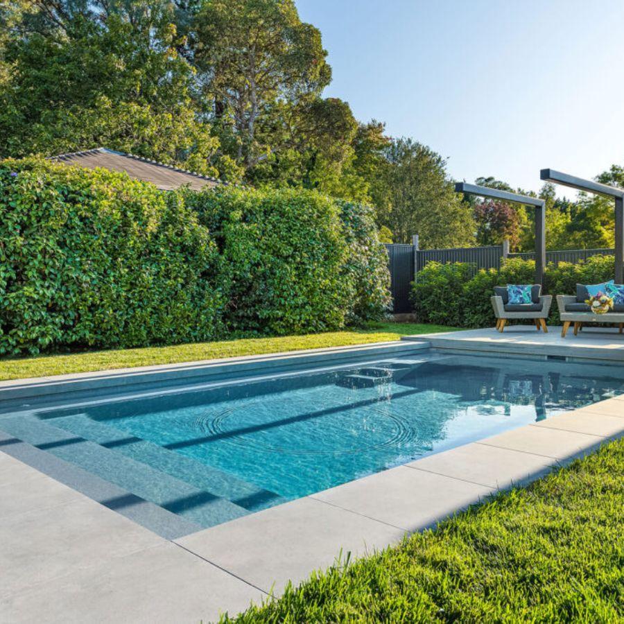 Rectangular fiberglass pool 13′ 3″ x 23′ 8