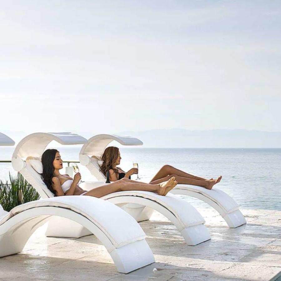 Ledge Lounger Signature Chaise Lounger (Deep Water: 10-15”)